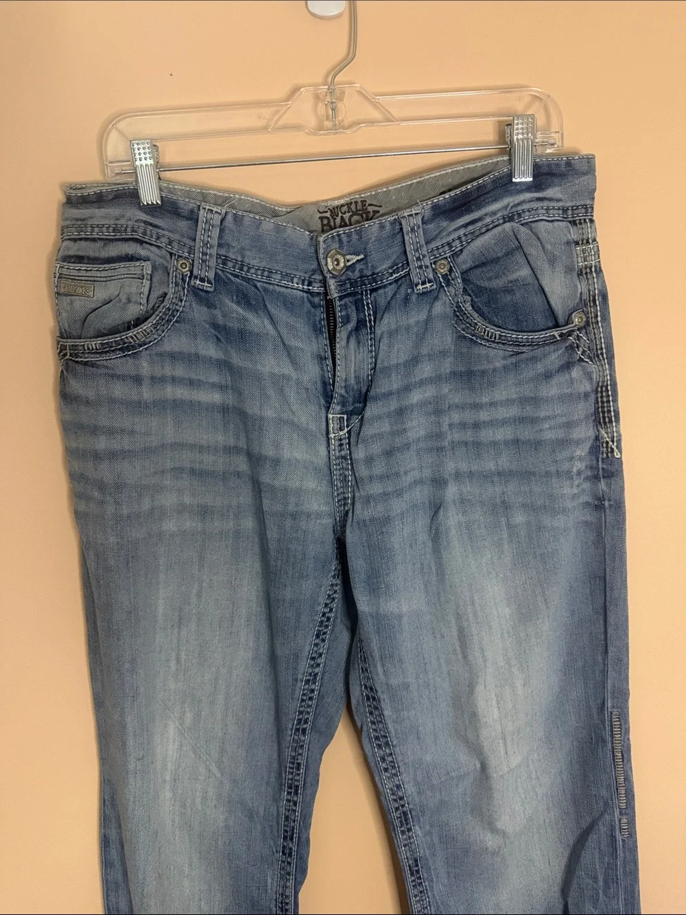 Buckle Men's Relaxed Jeans - Light Blue Wash